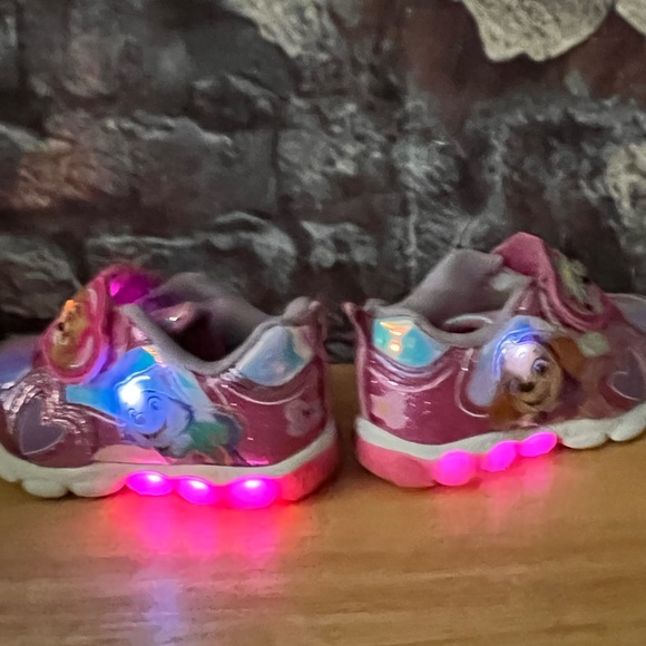 Girls Paw Patrol Pink Light Up Sneaker’s shoes Size 7 Toddler’s - Picture 9 of 10